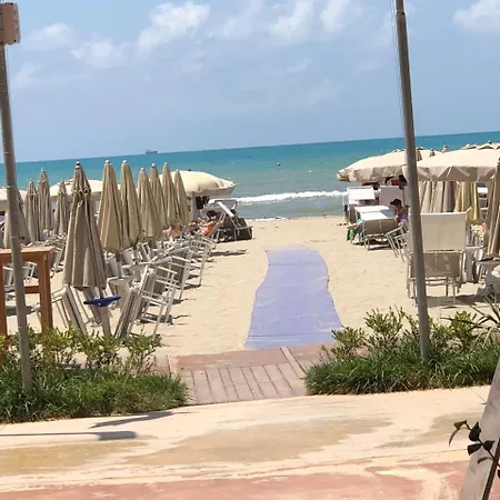 Joni's * Durres
